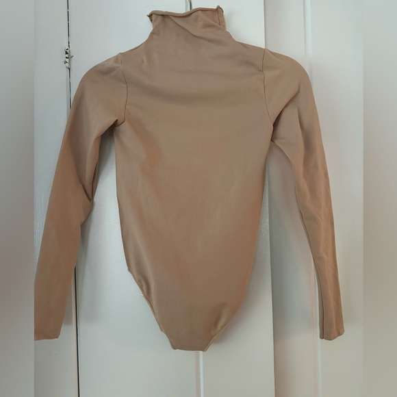 Skims Bodysuit - Picture 10 of 10